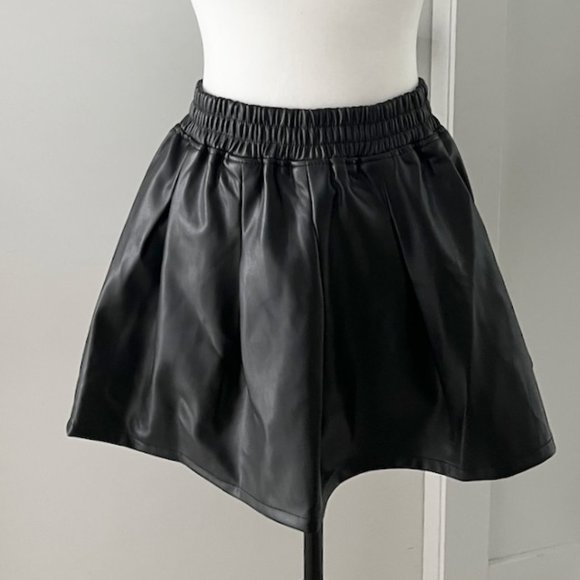 NWT | Fashion Nova | Faux Leather Pleated Skirt | Medium | Black - Picture 7 of 13